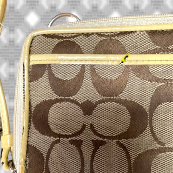 Coach F17092 Soho Ivory & Gold Leather 3 Pocket Bag. Wallet Free W $70 Min Order - Picture 16 of 16
